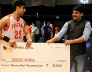 Pune Peshwas' Narender Grewal receives the player of the match cash prize of INR 25000 from former India International
