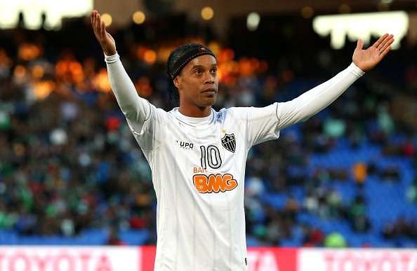 Ronaldinho set to sign with Chinese or American club