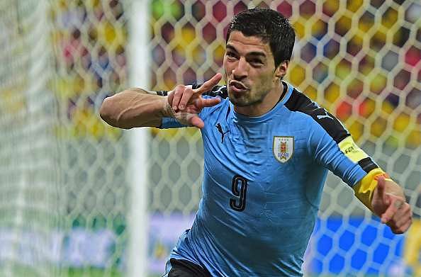 Dani Alves admits it's difficult to play against Luis Suarez