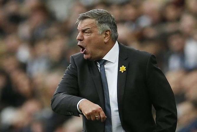 Allardyce leaves door open for Eboue in hope of quick fix