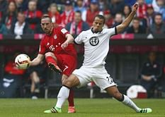 Sublime Ribery volley keeps Bayern on title course