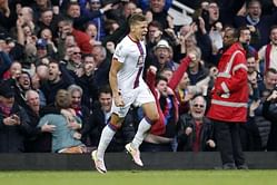 Gayle earns Palace 2-2 draw at 10-man West Ham