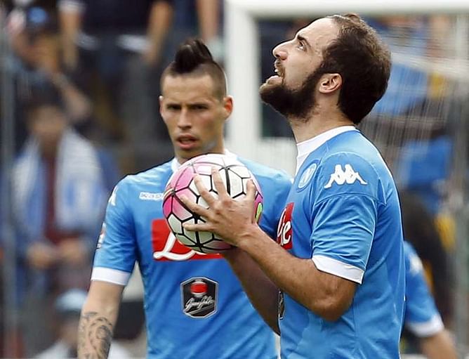 Livid Higuain sent off as Napoli lose at Udinese