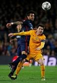 Suarez double sees Barca recover to beat 10-man Atletico