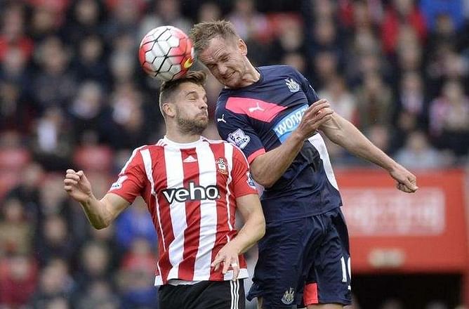 Southampton stroll to victory over beleaguered Newcastle