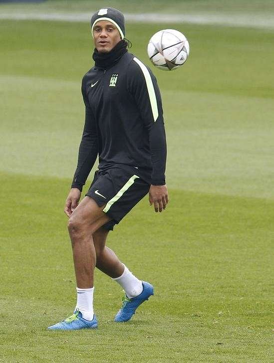 Manchester City's Kompany returns to training ahead of PSG clash