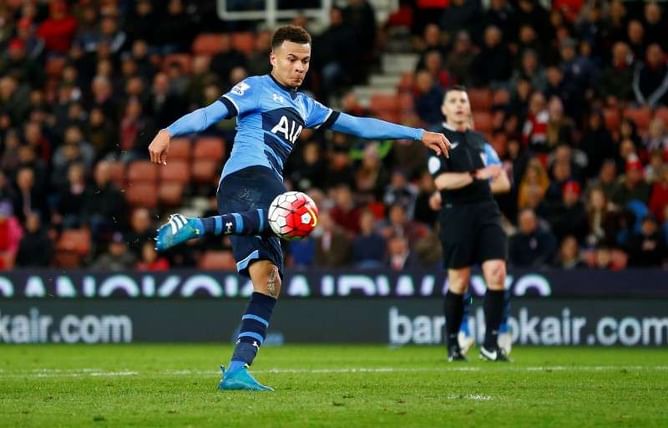 Tottenham run riot at Stoke to cut Leicester's lead
