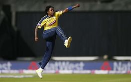 Hampshire's Edwards fractures ankle playing soccer in warm-up