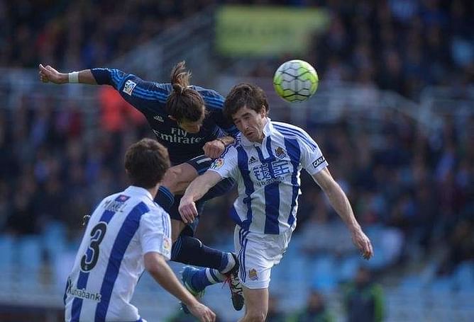 Bale header keeps Real's title hopes burning