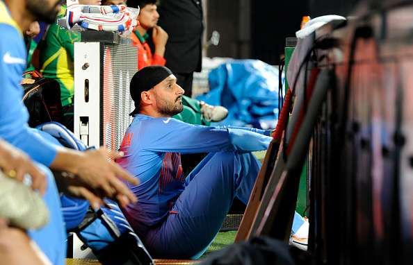 IPL 2016: Harbhajan requests media to leave Virat Kohli and Anushka Sharma alone