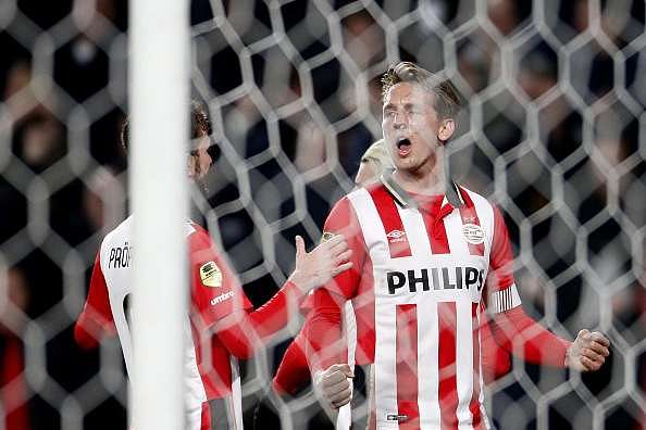 Eredivisie: PSV Eindhoven beat Vitesse to go back on top