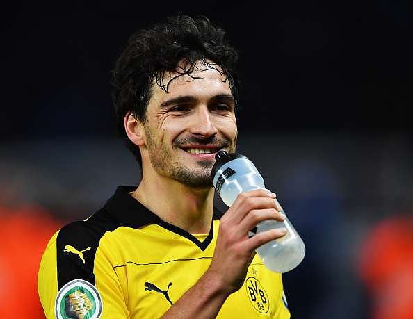 Manchester United target Mats Hummels open to Manchester City move