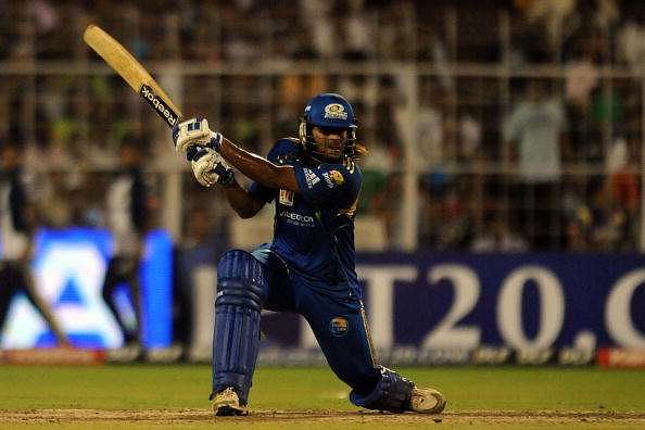 Saurabh Tiwary in action for the Mumbai Indians.