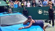 Sloane Stephens poses with her brand new Volvo Car (image courtesy: Volvo Car Open Twitter)