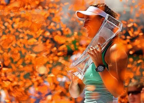 Victoria Azarenka rewrites record books with title in Miami