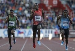 Bolt glides to easy victory in 100m in Ostrava