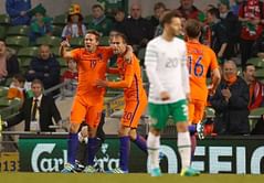 Euro-bound Ireland held to draw by late Dutch strike