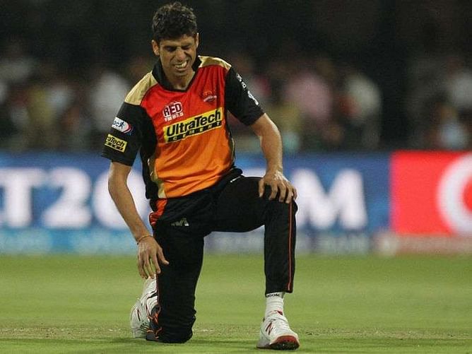 IPL 2016: Virender Sehwag posts a series of tweets hoping for Ashish Nehra's comeback