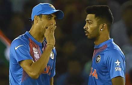 Reports: Ashish Nehra in line to be India's next bowling coach