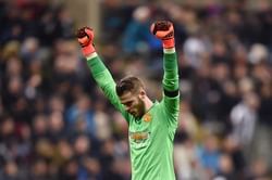 David De Gea to leave Manchester United if Louis van Gaal stays - Reports