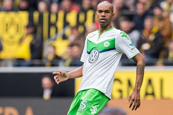 Schalke sign Wolfsburg defender Naldo on a free transfer