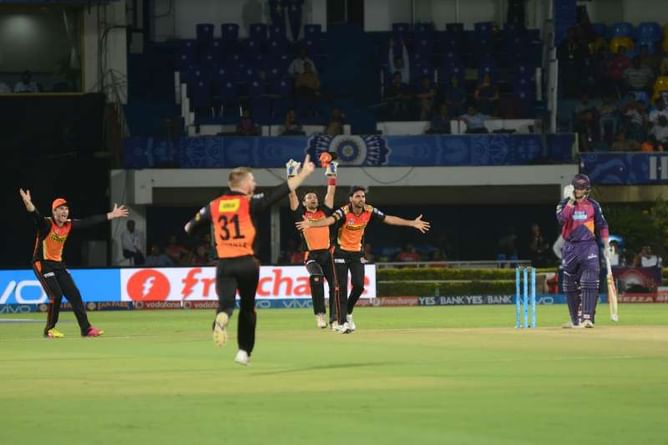 IPL 2016: Sunrisers Hyderabad beat Rising Pune Supergiants by four runs in a nail biter