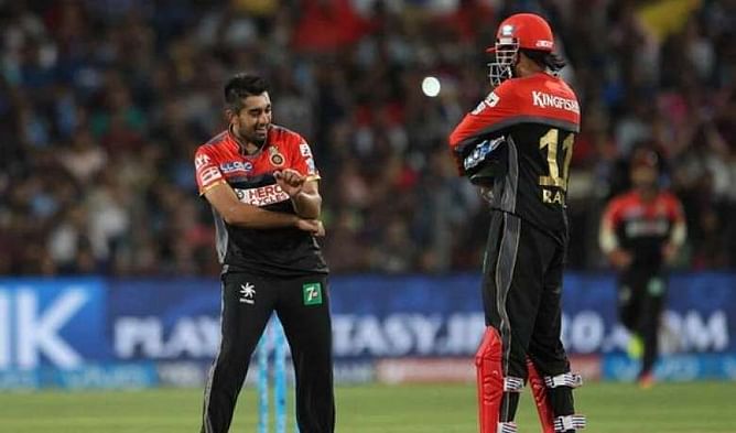 When Tabraiz Shamsi bamboozled his teammates with magic skills during washed out game between RCB and SRH