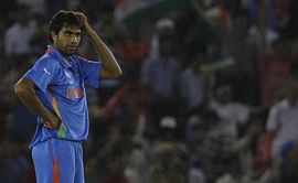 Shane Warne accuses Munaf Patel of fudging his age just to play in the Indian Premier League