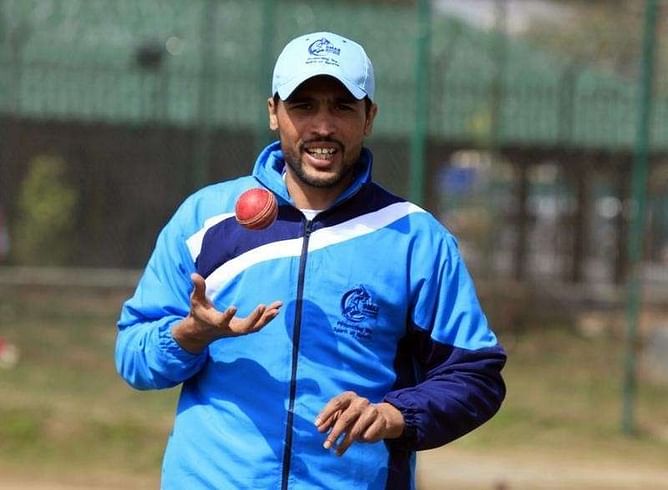 Pakistan's Azhar backs Amir in England return