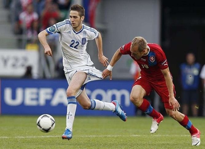 Midfielder Fortounis commits to champions Olympiakos