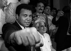 Boxing great Muhammad Ali near death in Arizona hospital - source