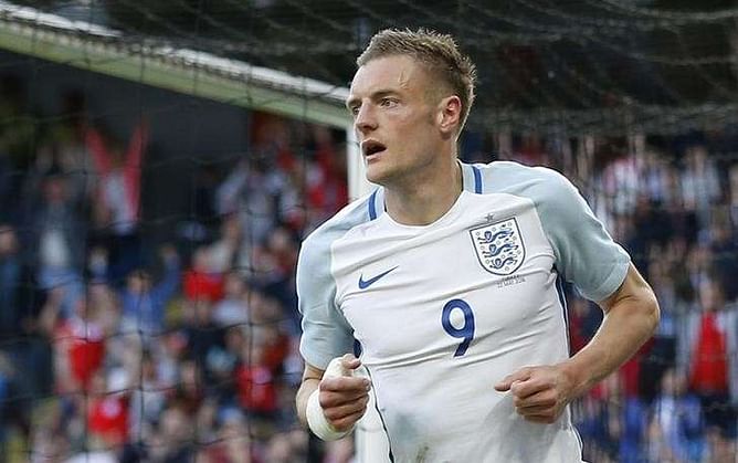 Arsenal trigger Vardy's Leicester buy-out clause - reports