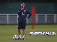 Manager Hodgson calls on England fans to behave