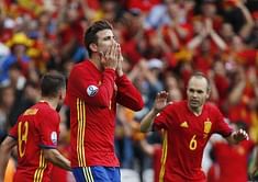 Pique's late header gives Spain win over Czechs