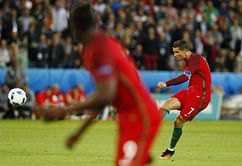 Debutants Iceland hold Portugal to shock draw