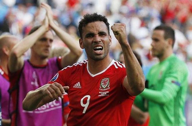 Robson-Kanu starts as Wales make three changes for England clash