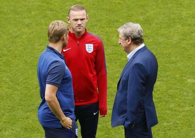 England to leave out Rooney among six changes - reports