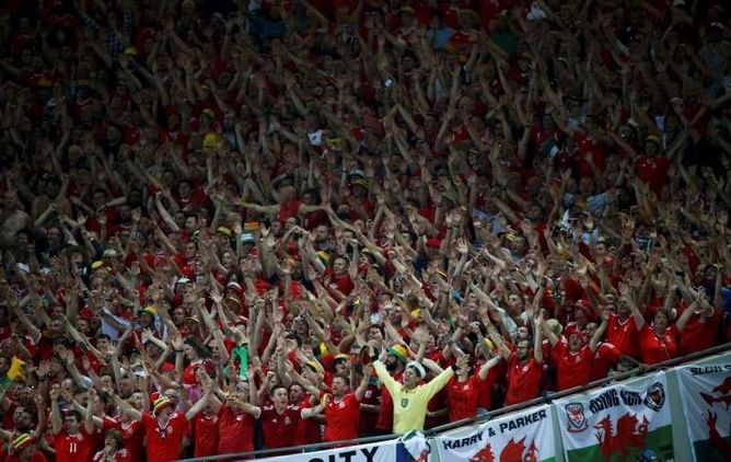 Wales thump Russia to top group and move into last sixteen