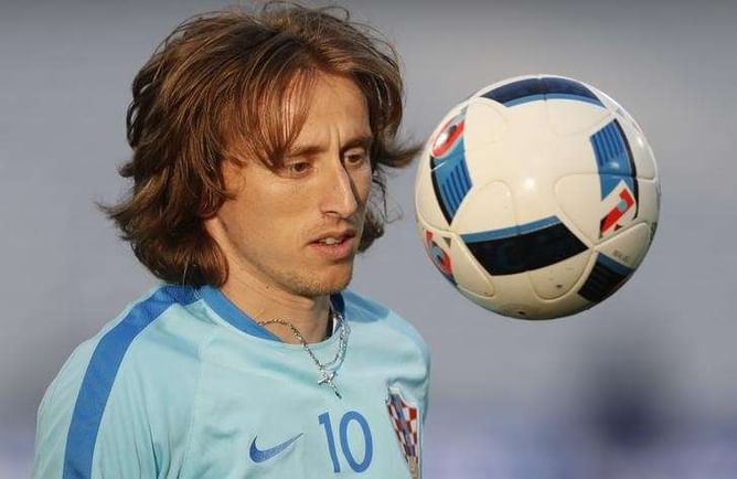 Croatia's Modric and Mandzukic start against Portugal