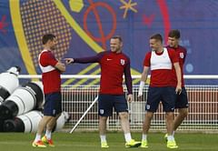 England's Hodgson dismisses report of Rooney-Vardy rift