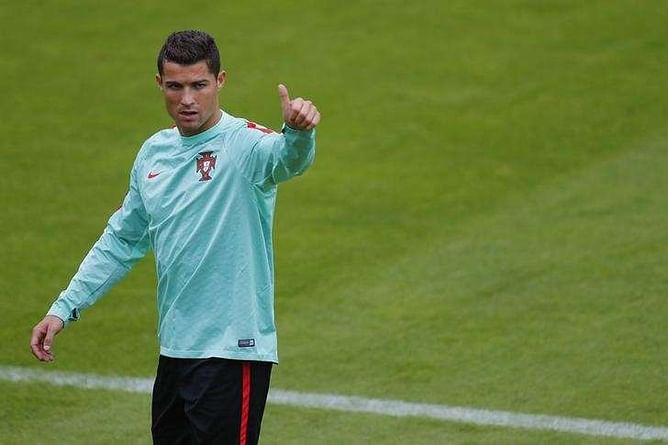 Portugal's Silva hails team man Ronaldo
