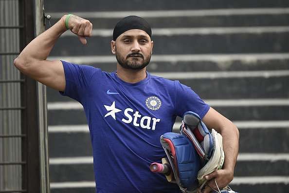 The Great Khali meets Harbhajan Singh, agrees to face him on the field