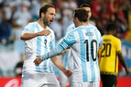 gonzalo higuain lionel messi