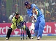 Dhoni vs Pakistan in 2005