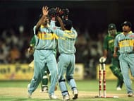 Venkatesh Prasad celebrates Aamir Sohail’s wicket