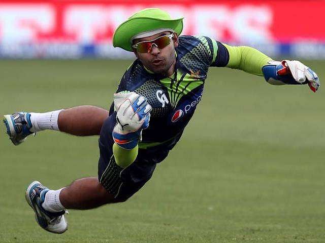 Virender Sehwag trolls Umar Akmal on Twitter on his 'talent' and his immaturity