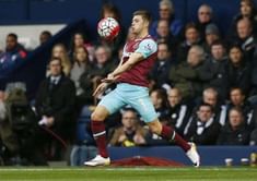 West Ham's Cresswell extends contract to 2021