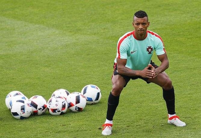 Portugal's Nani signs for Valencia on three-year deal