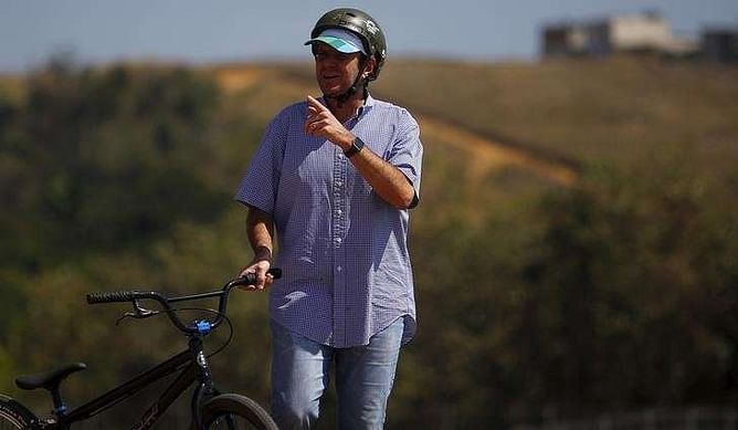 Rio's combative mayor slams critics of his Olympics role on Twitter