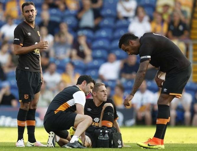Hull's Dawson out for three months with knee injury